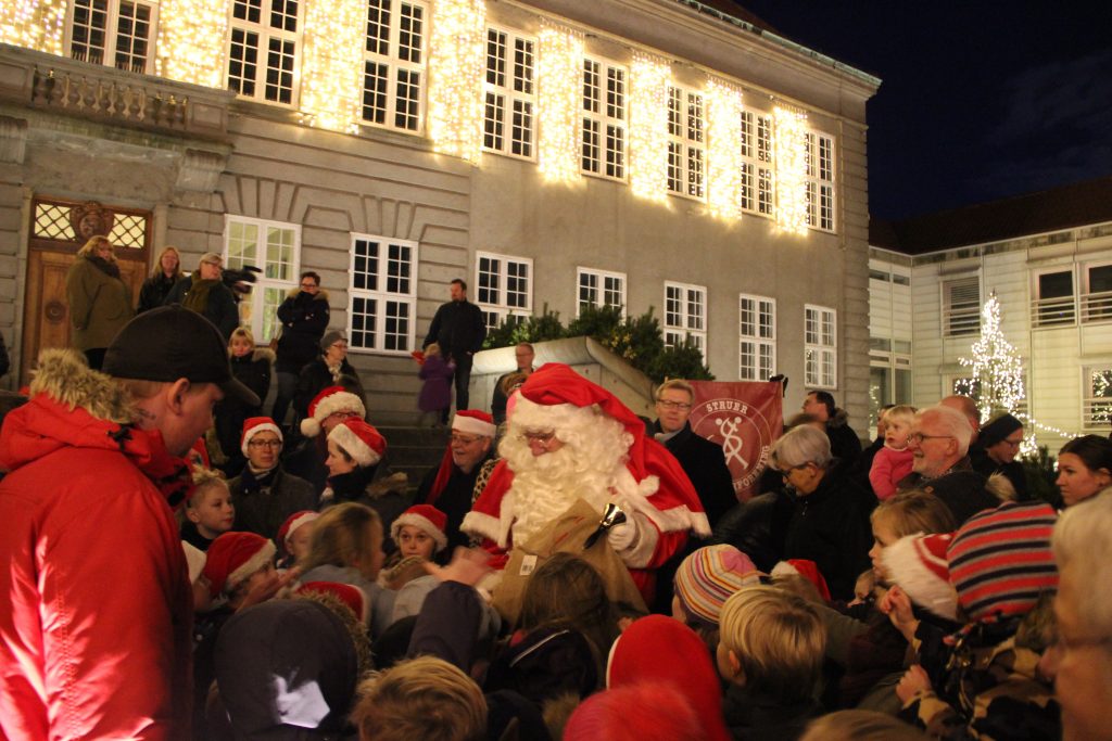 Nissefar kommer til Struer, Jul